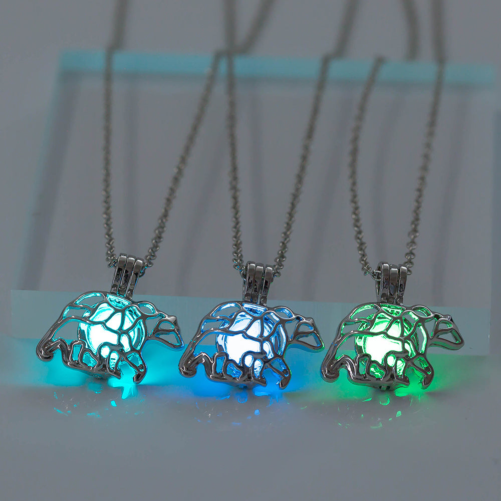 Glow-in-the-dark polar bear necklace - GimmeWarehouse