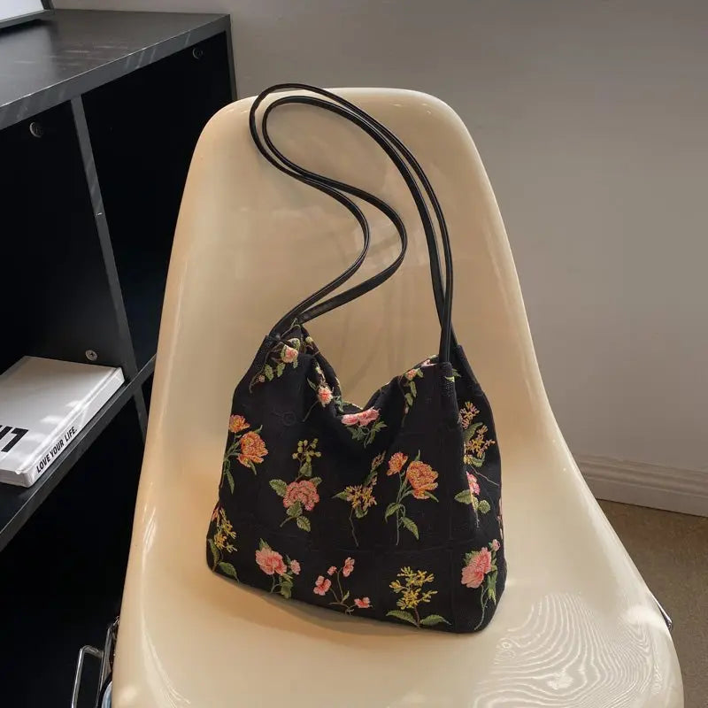 Vintage Flower Magnetic Buckle Shoulder Bag - GimmeWarehouse